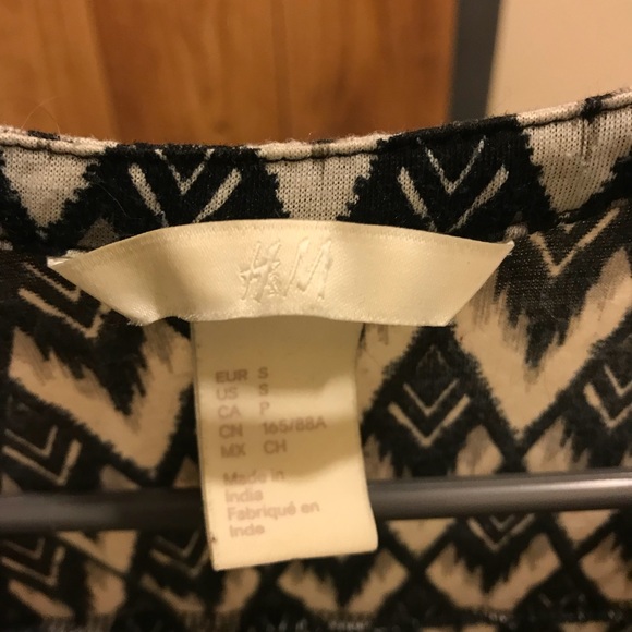 H&M quarter sleeve top - Picture 2 of 2